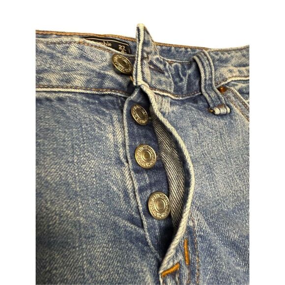 Abercrombie & Fitch Women’s 4 Ames Low Rise Slim Boyfriend Denim Jean Shorts - Picture 4 of 7